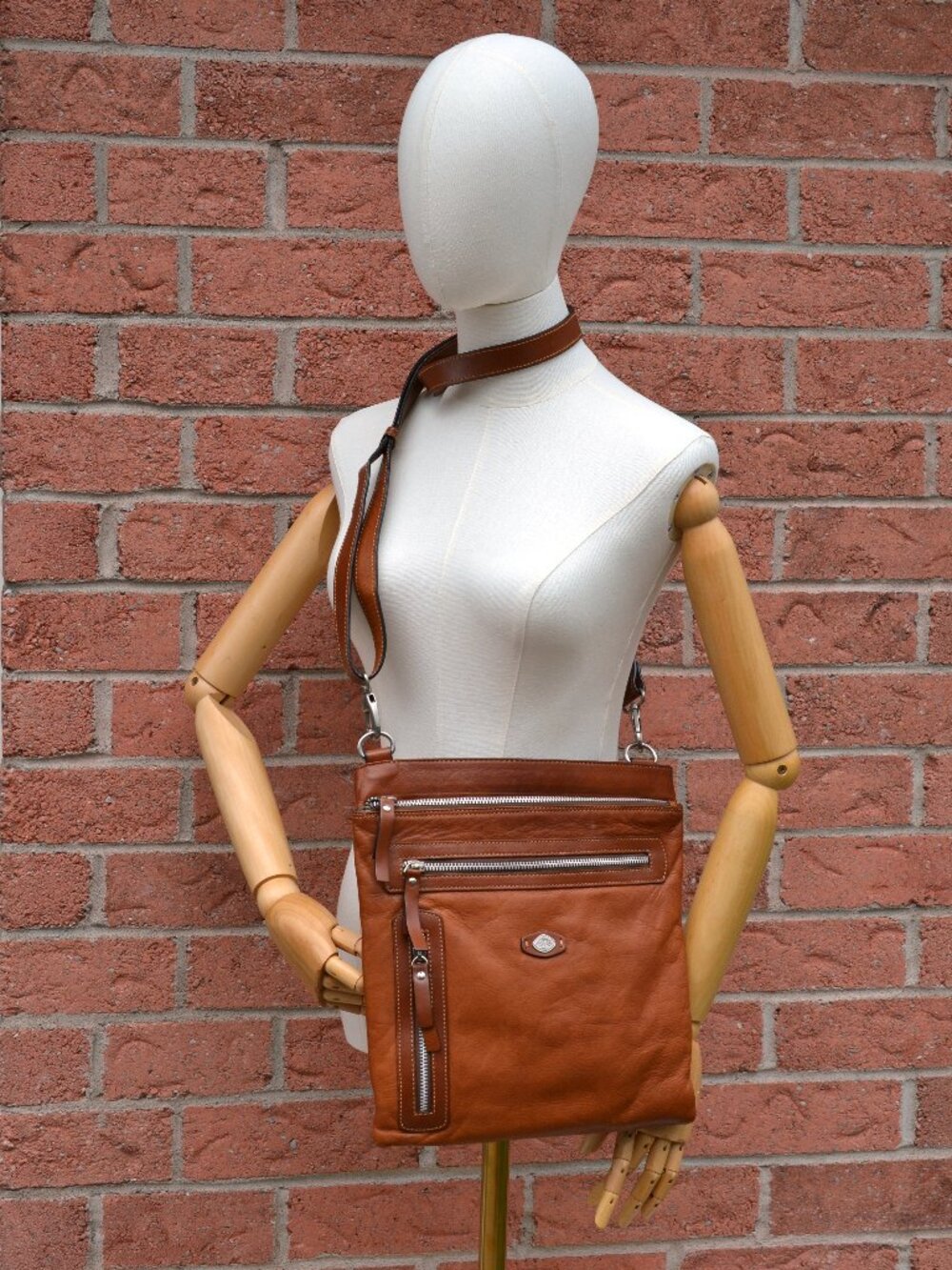 The Trend rich cognac leather crossbody bag